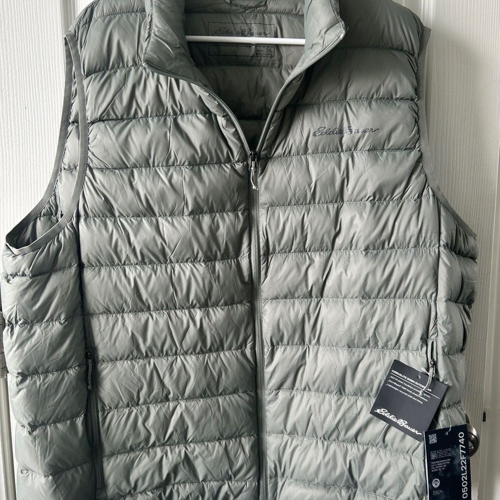 Eddie Bauer 650 light weight sage green Puffer Vest
